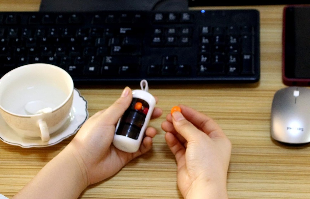 pill-container-small-portable-travel-pil-6.jpg