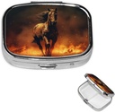 Pilulka Box Flame Horse Square Pill Prípad pre Purse & Pocket 2 Oddelenie Medicína Pilulky Organizátor Prenosné Cestovné Pillbox Medicína Vitamín Cod Liver Oil Storage Box